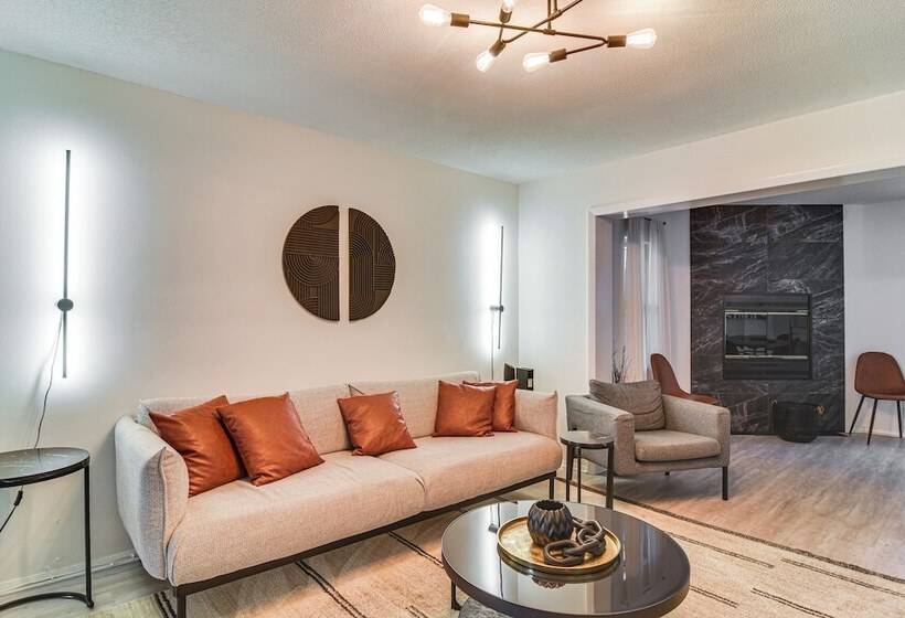 Clearwater Home W/ Outdoor Shower ~ 5 Mi To Beach!