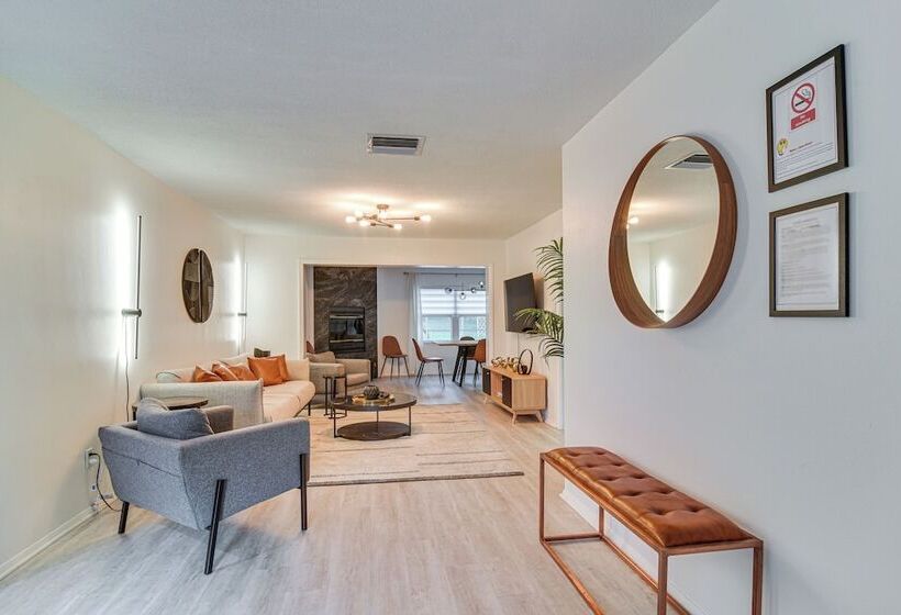 Clearwater Home W/ Outdoor Shower ~ 5 Mi To Beach!