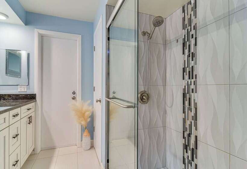 Clearwater Home W/ Outdoor Shower ~ 5 Mi To Beach!