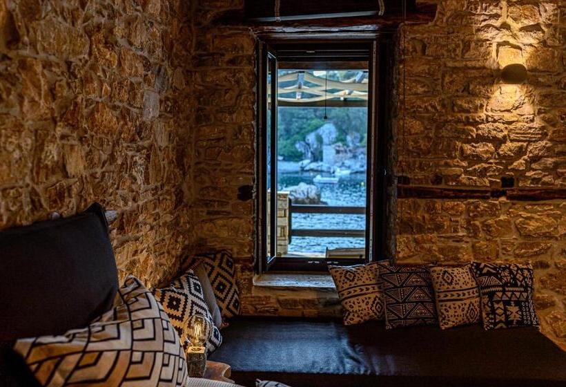 Cleopatra S Miramare