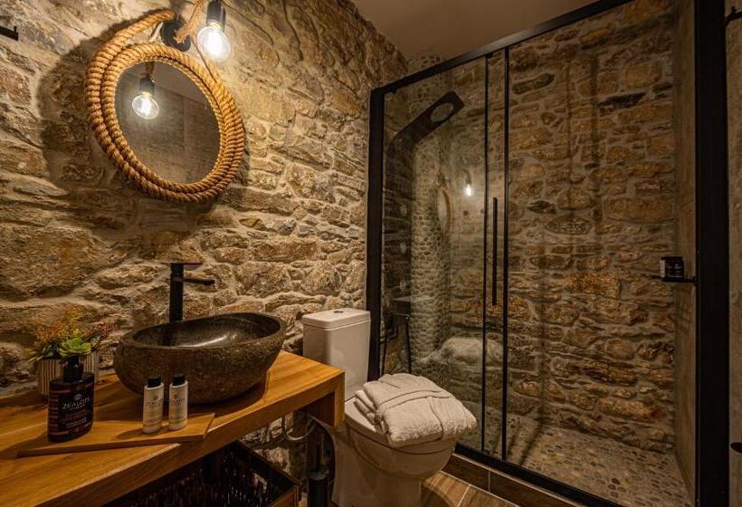 Cleopatra S Miramare