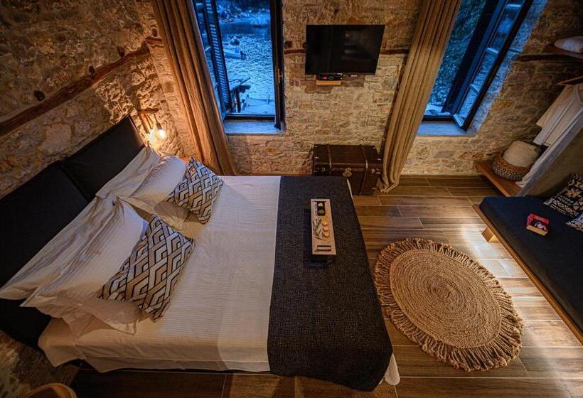 Cleopatra S Miramare