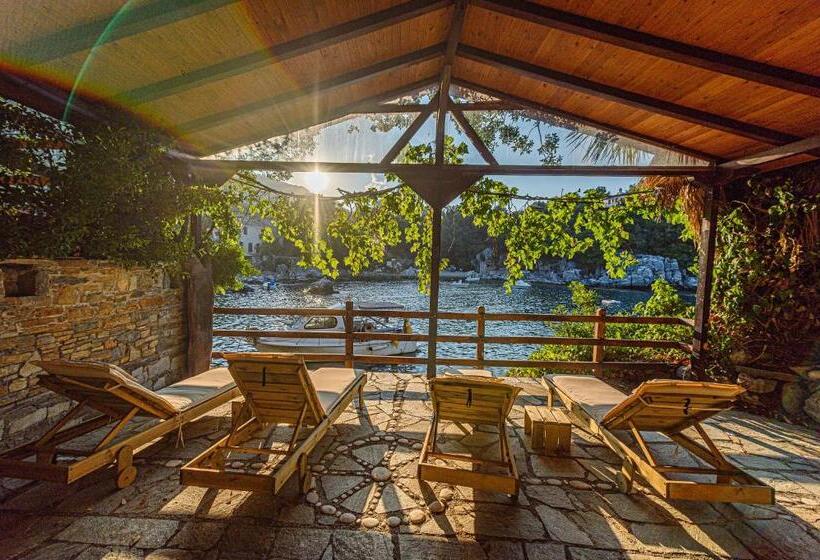 Cleopatra S Miramare