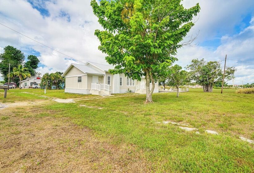 Convenient Punta Gorda Home W/ Patio: Fish & Golf!