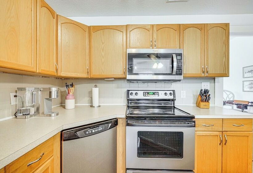 Convenient Punta Gorda Home W/ Patio: Fish & Golf!