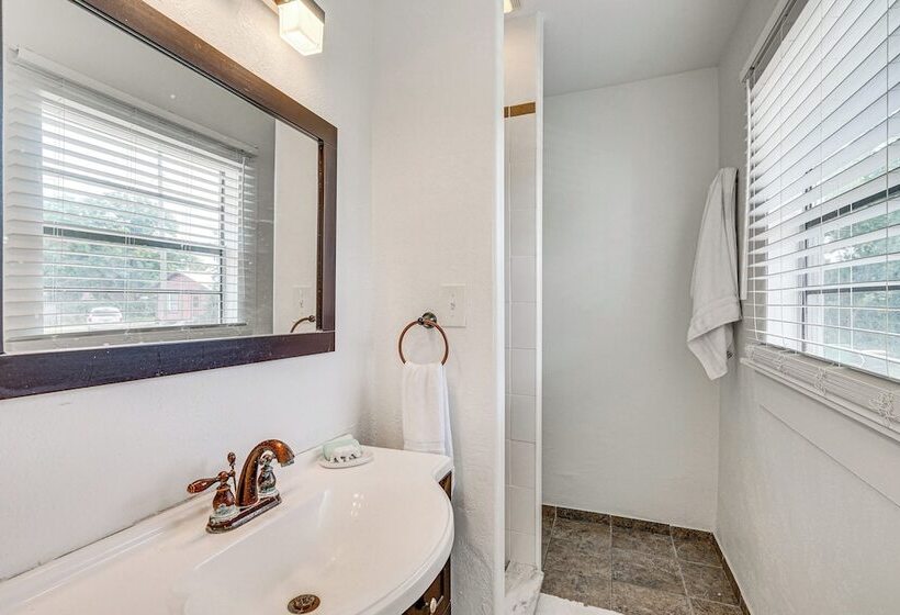 Convenient Punta Gorda Home W/ Patio: Fish & Golf!