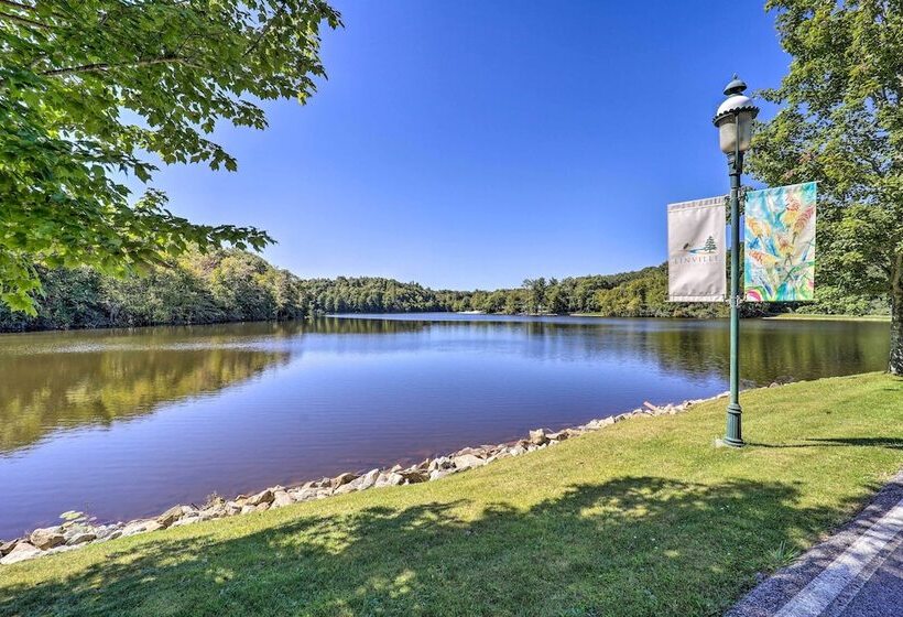 On Site Lake & Pool Access: Cabin In Newland!