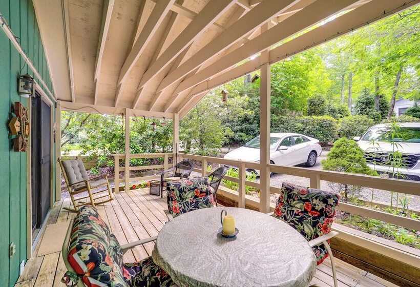 On Site Lake & Pool Access: Cabin In Newland!