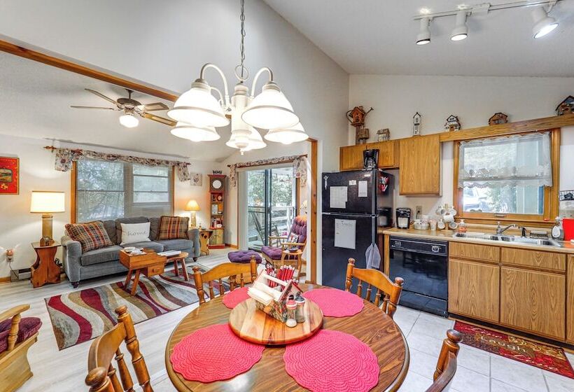 On Site Lake & Pool Access: Cabin In Newland!