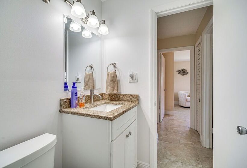 Dog Friendly Fort Pierce Home W/ Fenced In Yard!