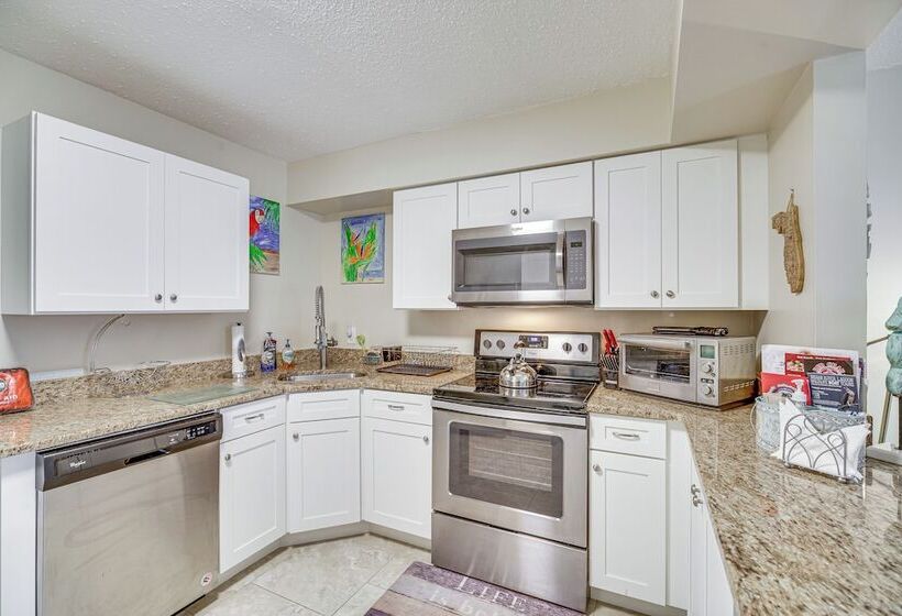 Dog Friendly Fort Pierce Home W/ Fenced In Yard!