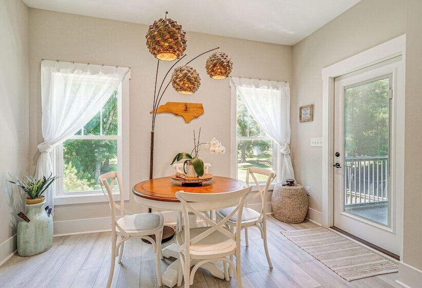 Dog Friendly Wilmington Retreat ~ 7 Mi To Beach!