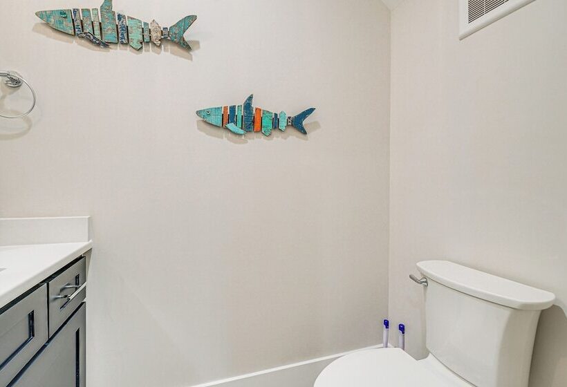 Dog Friendly Wilmington Retreat ~ 7 Mi To Beach!