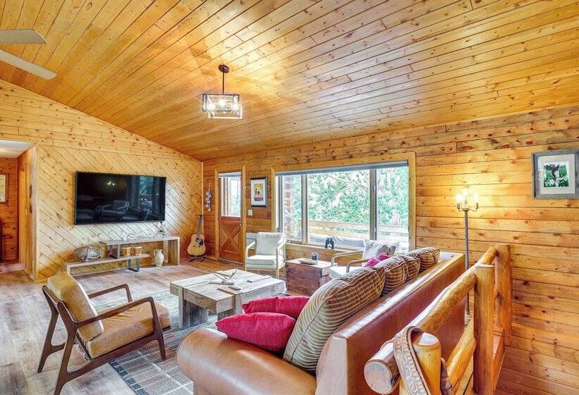 Dubois Riverfront Lodge W/ On Site Fishing & Views