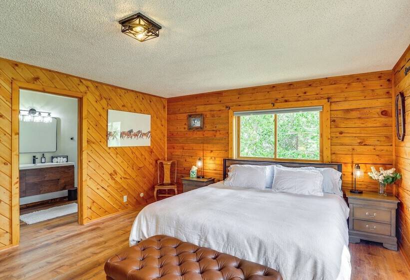 Dubois Riverfront Lodge W/ On Site Fishing & Views