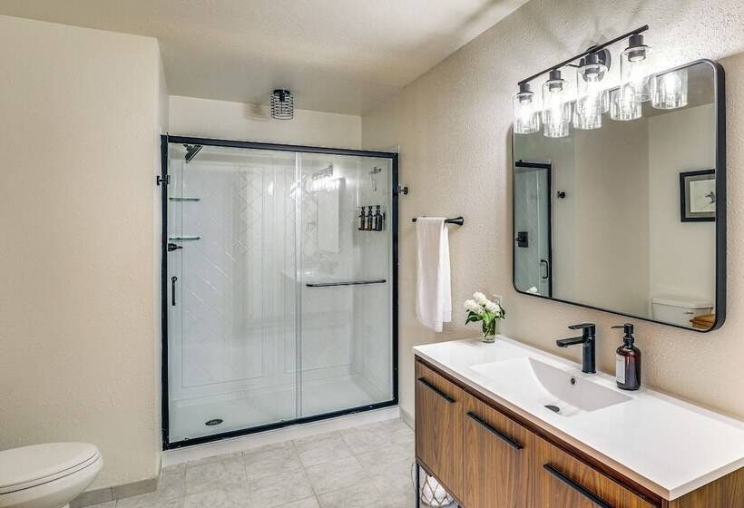 Dubois Riverfront Lodge W/ On Site Fishing & Views