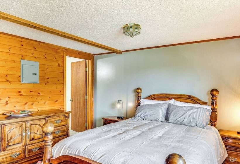 Dubois Riverfront Lodge W/ On Site Fishing & Views