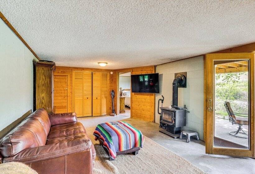 Dubois Riverfront Lodge W/ On Site Fishing & Views