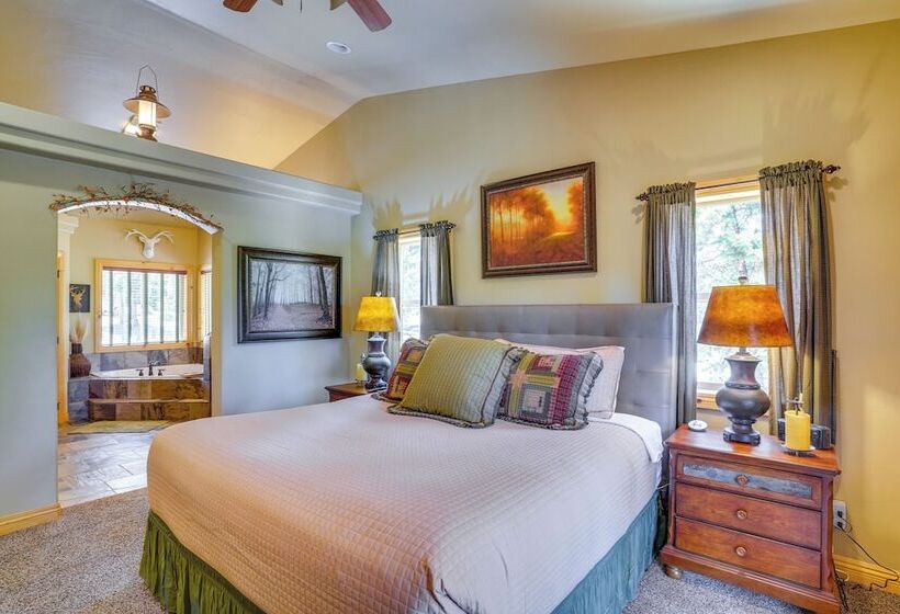 Duck Creek Village Cabin W/ Deck & Private Hot Tub