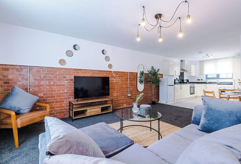 Elm Apartments