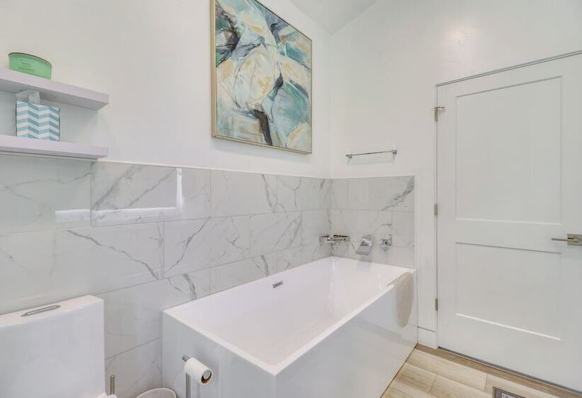 Hot Tub & Views:  Sunset Valley Retreat  In Eureka