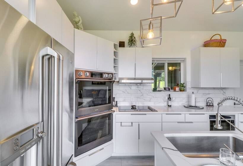 Hot Tub & Views:  Sunset Valley Retreat  In Eureka