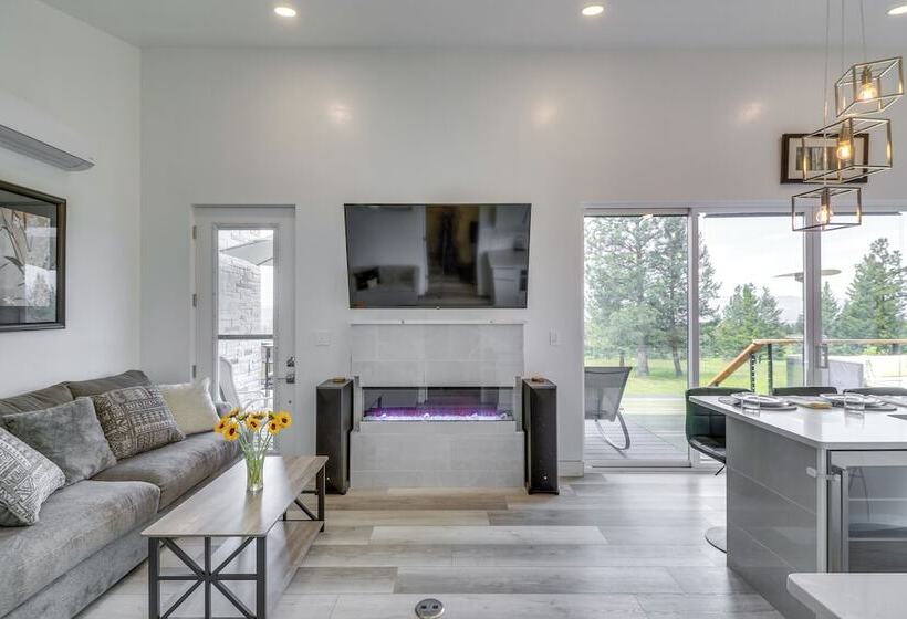 Hot Tub & Views:  Sunset Valley Retreat  In Eureka