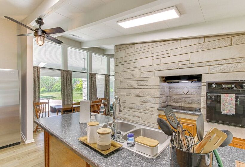 Expansive Florence Home ~ 6 Mi To Downtown!