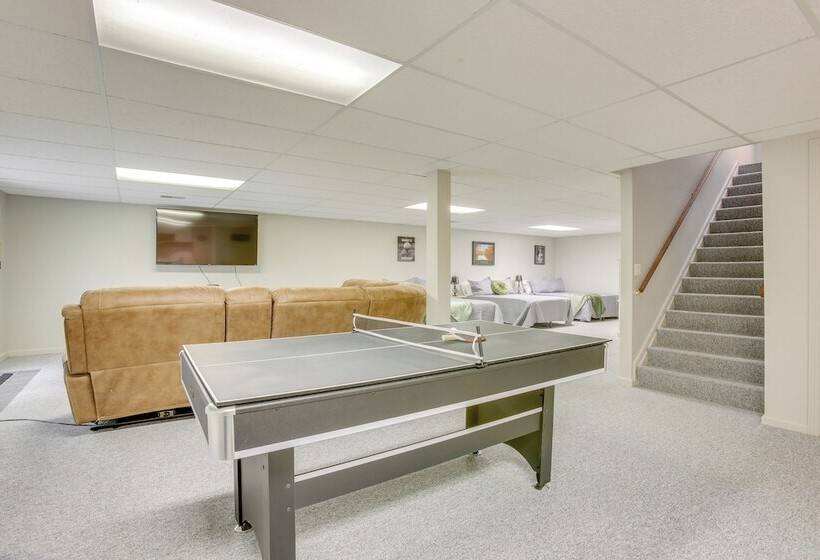 Family Friendly Cadillac Home W/ Golf Course Views