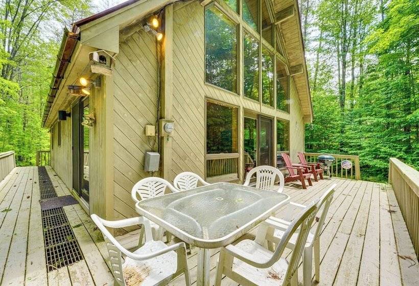 Family Friendly Ludlow Cabin On Lake Pauline!