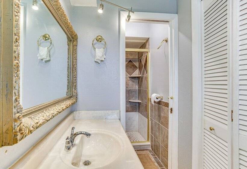 Family Friendly Okc Area Getaway: Dogs Welcome!