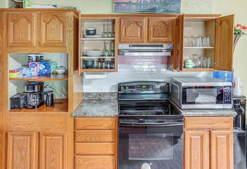 Family Friendly Okc Area Getaway: Dogs Welcome!