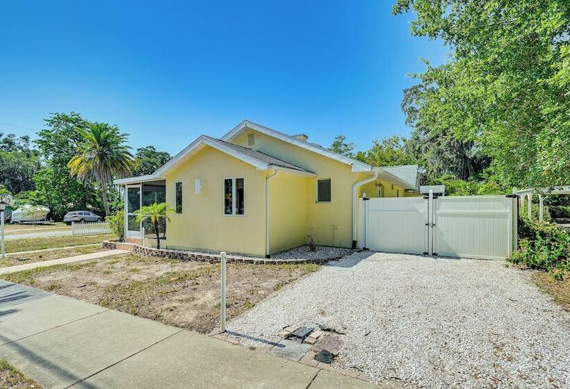 Florida Retreat W/ Hot Tub: Walk To The Gulf!