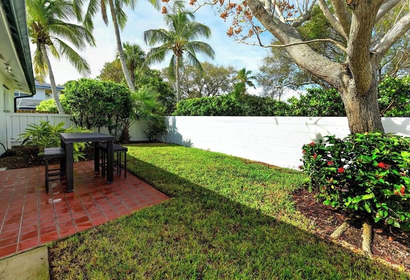 Fort Pierce Home W/ Grill: Half Mi Walk To Beach!