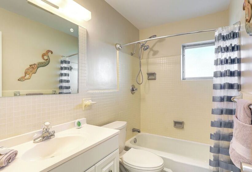 Fort Pierce Home W/ Grill: Half Mi Walk To Beach!