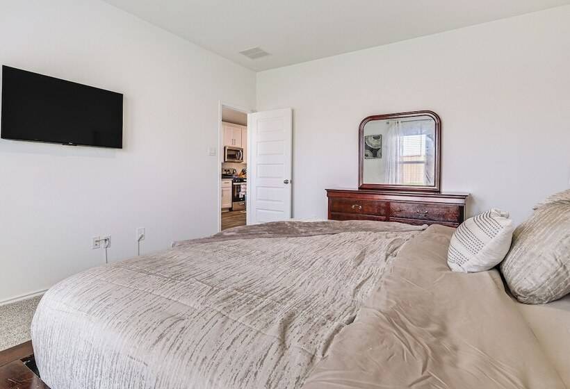 Fulshear Home W/ Private Backyard & Community Pool