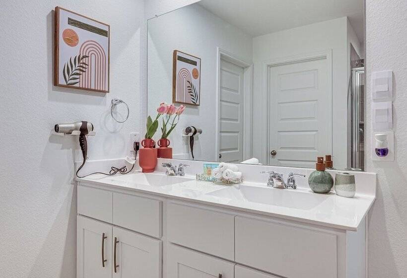 Fulshear Home W/ Private Backyard & Community Pool