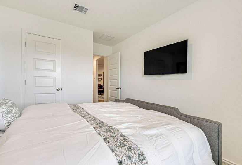 Fulshear Home W/ Private Backyard & Community Pool