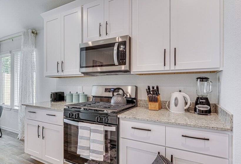 Fulshear Home W/ Private Backyard & Community Pool