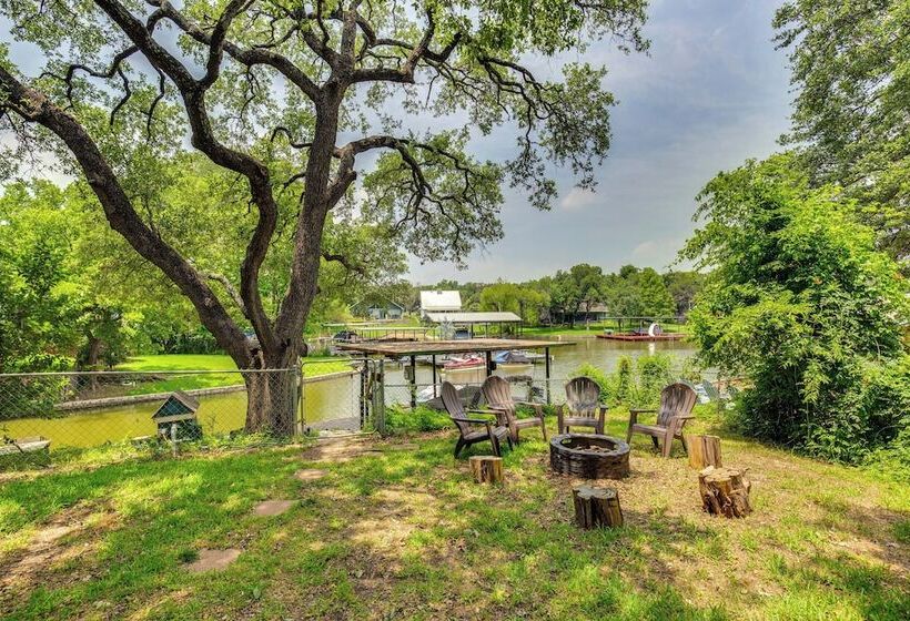 Granbury Home W/ Waterfront Deck: 5 Mi To Downtown