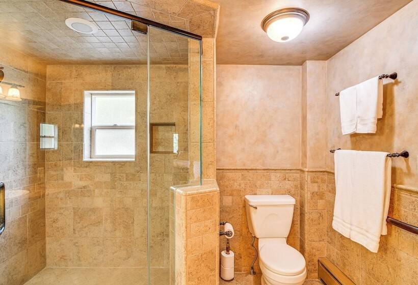 Grand Mountain Chalet W/ Hot Tub & Mountain Views