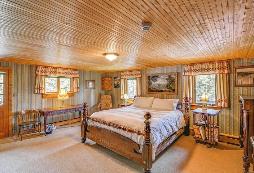 Grand Mountain Chalet W/ Hot Tub & Mountain Views