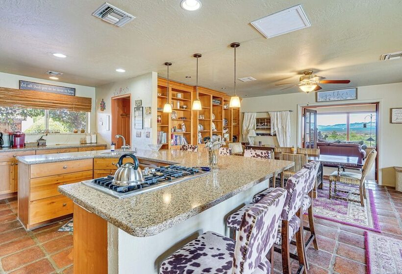 Green Valley Mountain Oasis W/ Views: 4 Mi To Golf