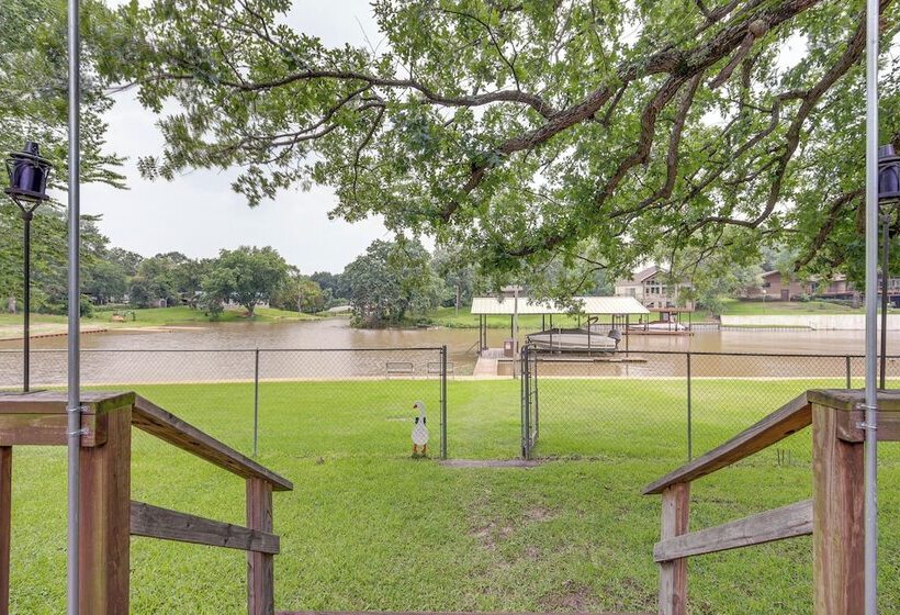 Lakefront Gun Barrel City Home W/ Dock & Deck