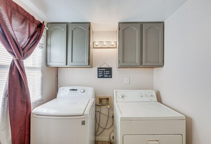 Lakefront Gun Barrel City Home W/ Dock & Deck