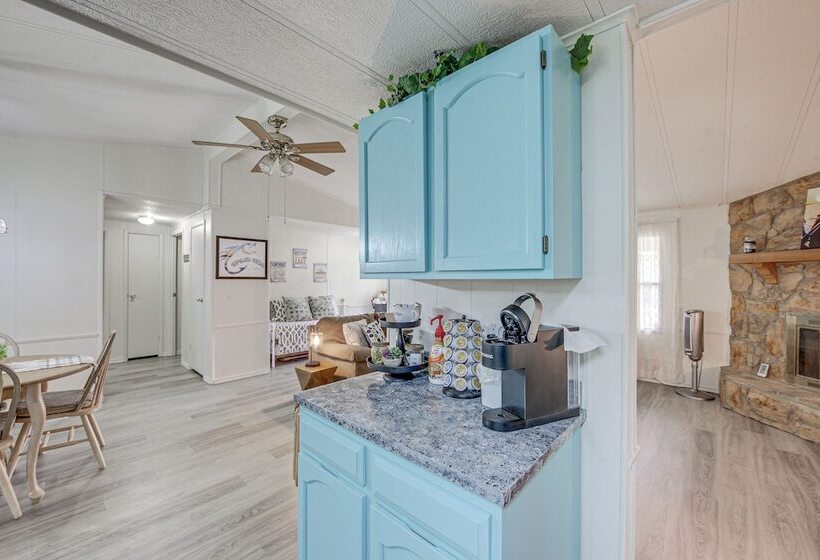 Lakefront Gun Barrel City Home W/ Dock & Deck