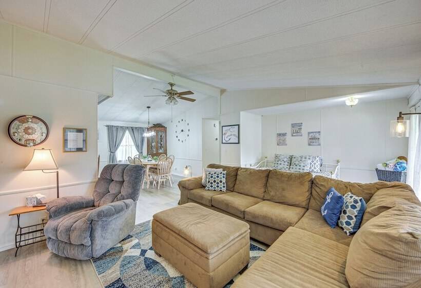 Lakefront Gun Barrel City Home W/ Dock & Deck
