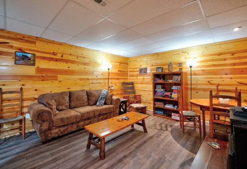 Mountain Community Home In Ellijay! Games, Private Hot Tub And Sunsets!