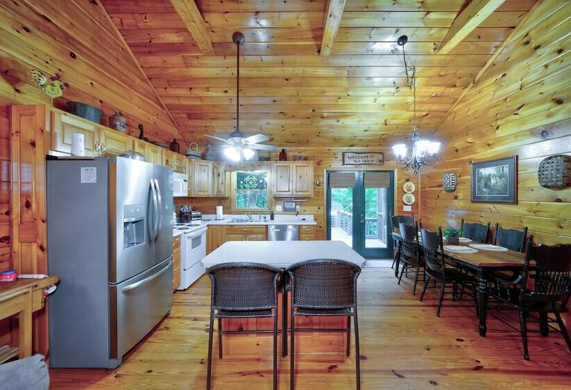 Mountain Community Home In Ellijay! Games, Private Hot Tub And Sunsets!