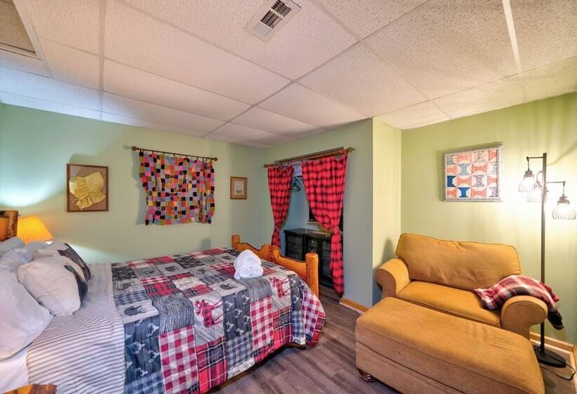 Mountain Community Home In Ellijay! Games, Private Hot Tub And Sunsets!